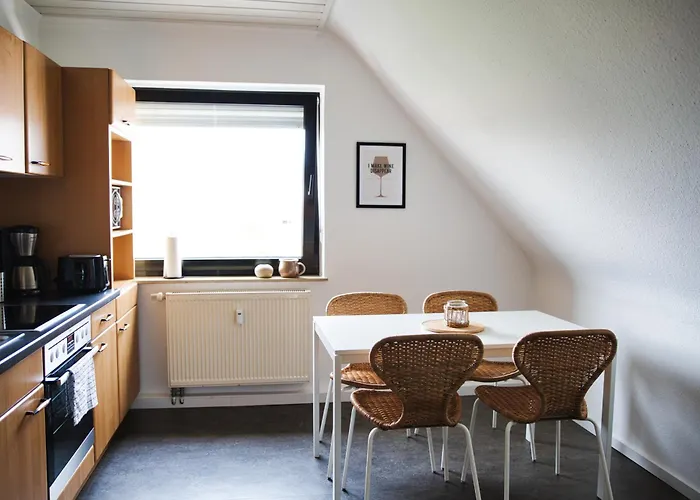 Dg-Wohnung Mit Sonnigem Balkon