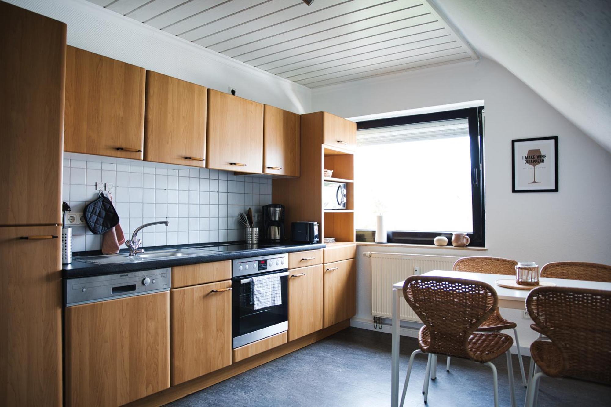 Dg-wohnung Mit Sonnigem Balkon Appartement *