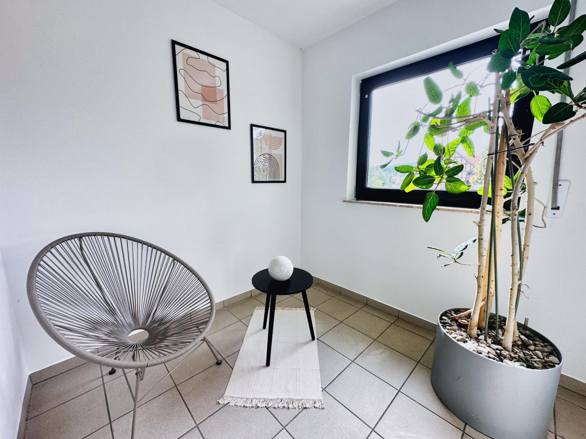 Dg-wohnung Mit Sonnigem Balkon Appartement Marburg