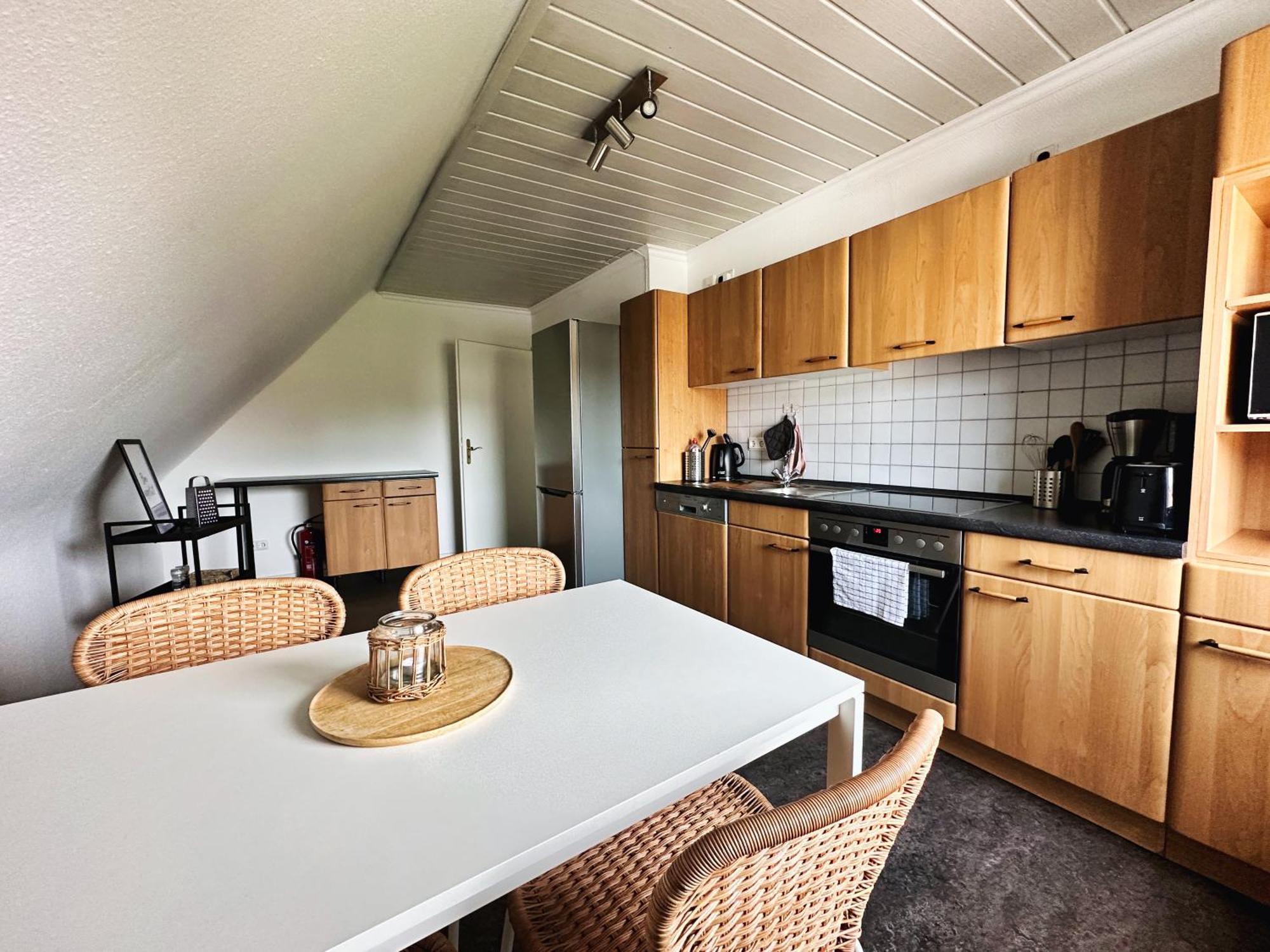 Dg-wohnung Mit Sonnigem Balkon Appartement *